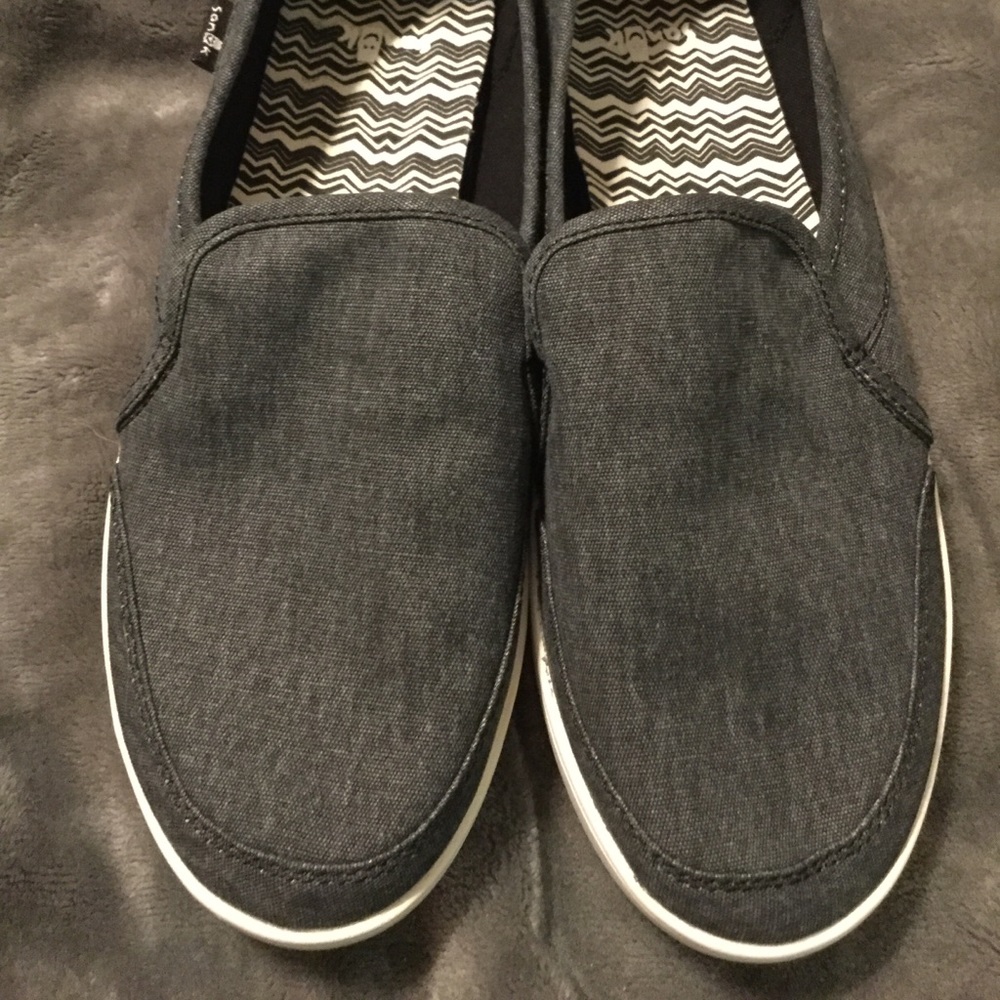 Sanuk slip on shoes. BRAND NEW. GIRLS SIZE 5